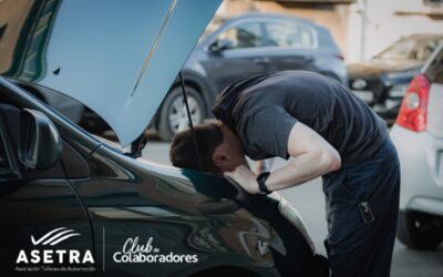 El «mecánico» que no lo es: así opera el timo del falso mecánico en plena calle